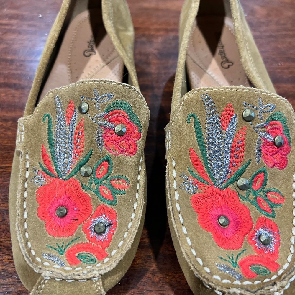 BareTraps Women's Suede Leather Embroidered "Otella" Loafer, 6